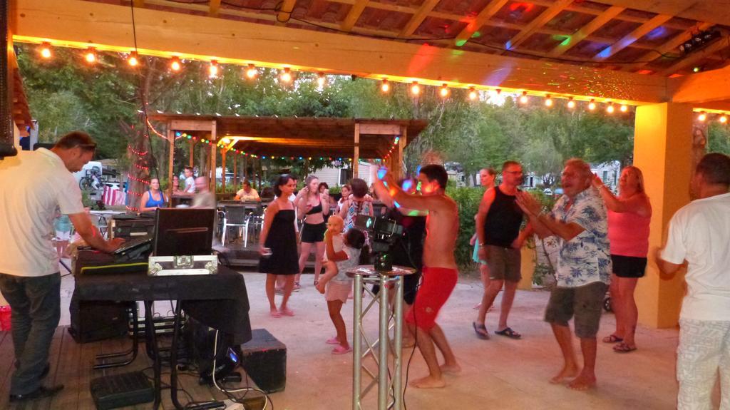 Camping La Vidaresse Hotel Sainte-Anastasie-sur-Issole Eksteriør billede