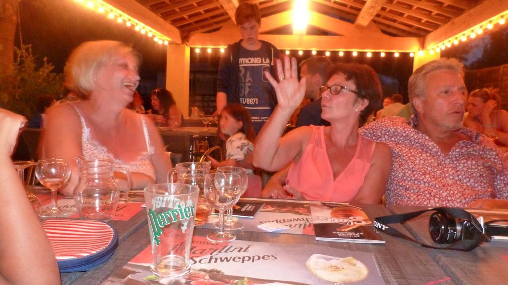 Camping La Vidaresse Hotel Sainte-Anastasie-sur-Issole Eksteriør billede
