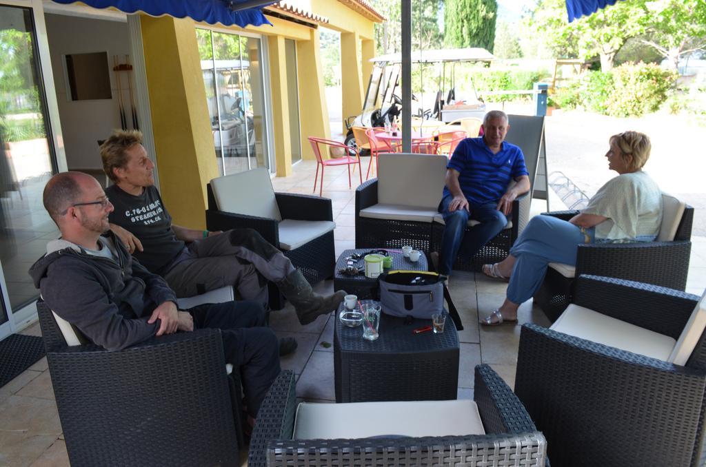 Camping La Vidaresse Hotel Sainte-Anastasie-sur-Issole Eksteriør billede