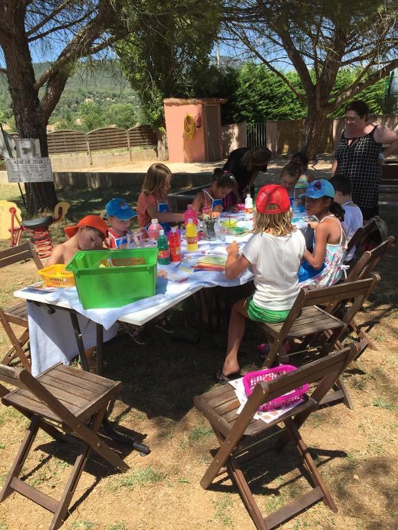 Camping La Vidaresse Hotel Sainte-Anastasie-sur-Issole Eksteriør billede